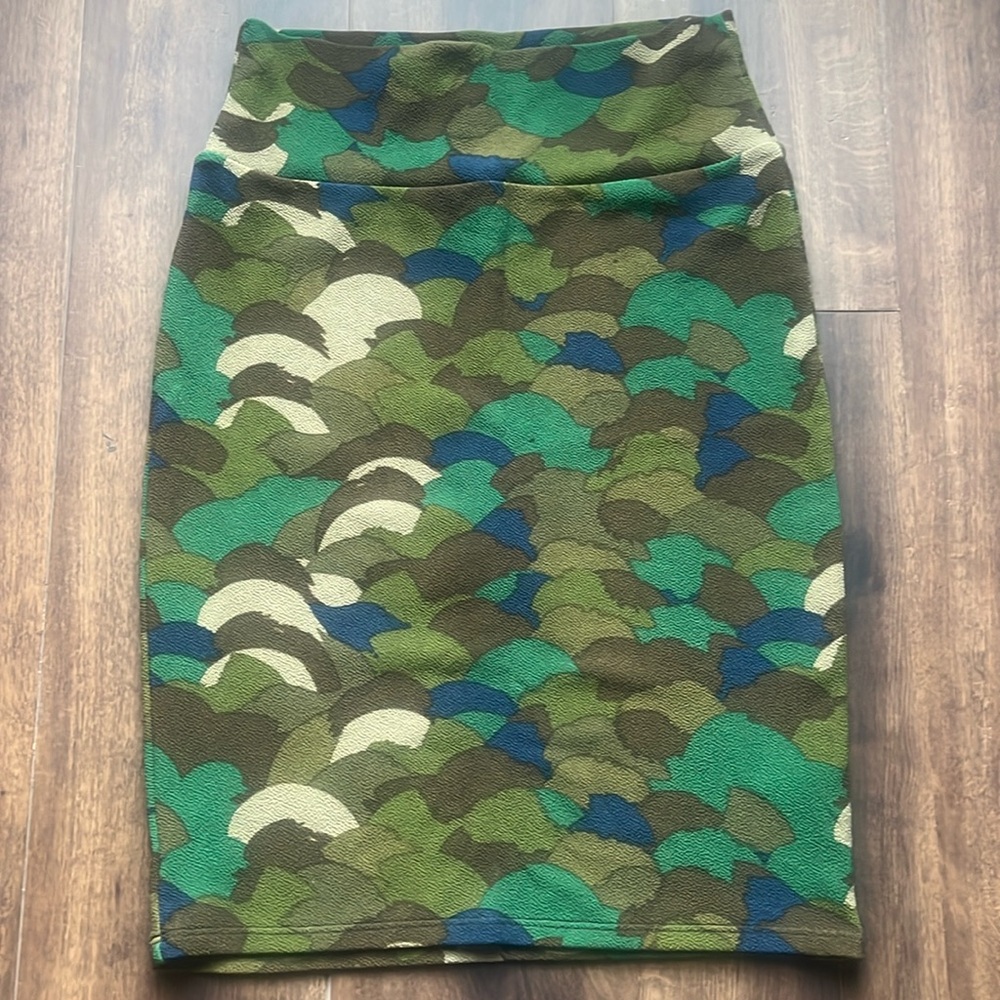 LuLaRoe camo Cassie skirt